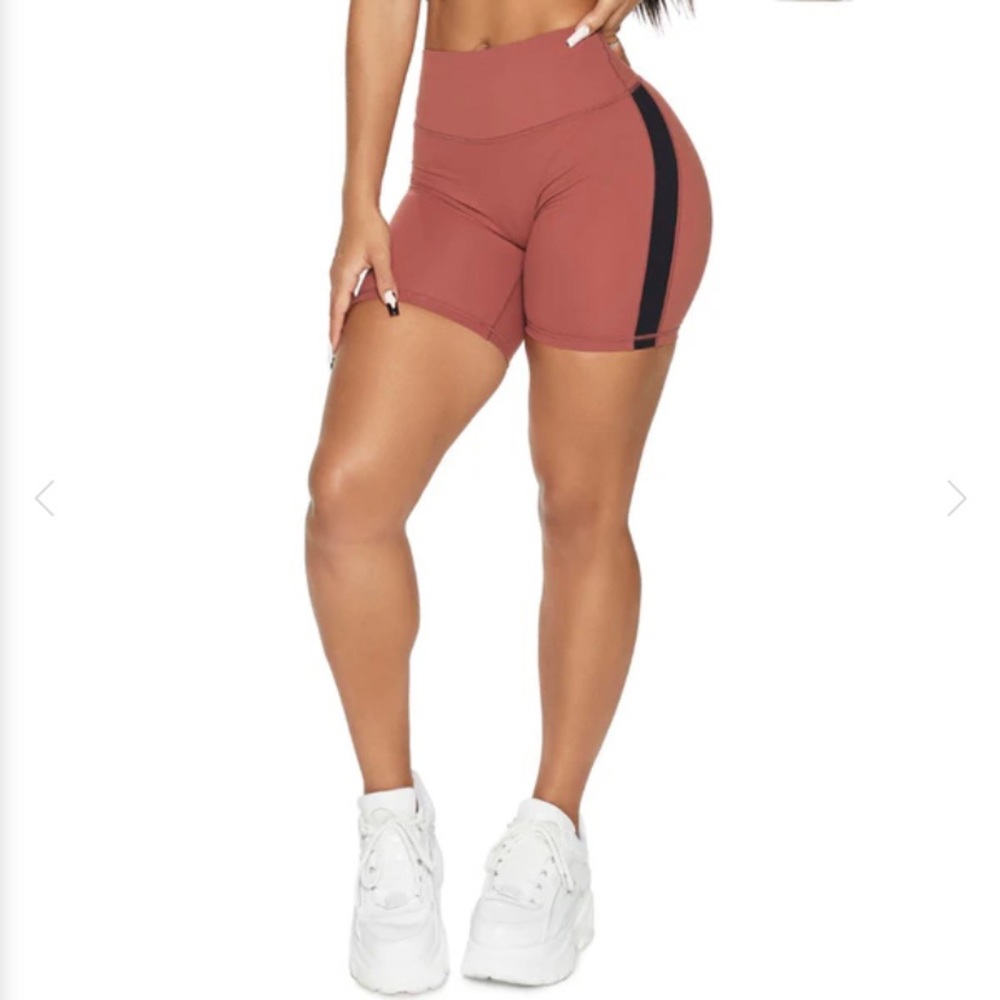 Ilus parallel shorts